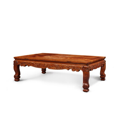View full screen - View 1 of Lot 725. A 'huanghuali' 'chilong' low table (Kangzhuo), Qing dynasty, 17th / 18th century | 清十七 / 十八世紀 黃花梨雕螭龍紋炕桌.
