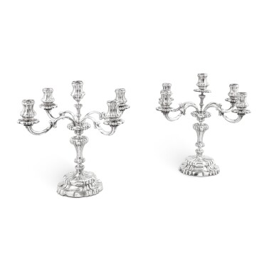 View full screen - View 1 of Lot 35. A pair of 5-light silver candlesticks, A. Giacche, Milan, modern | Paire de chandeliers à 5 lumières en argent, par A. Giacche, Milan, moderne .