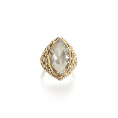 View full screen - View 1 of Lot 897. Diamond ring.