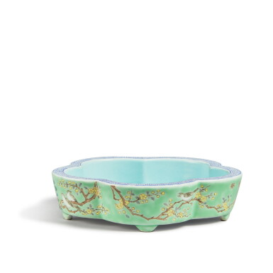 View full screen - View 1 of Lot 574. A lime-green-ground famille-rose 'Dayazhai' 'magpie and prunus' floriform narcissus tray, Qing dynasty, Guangxu period, circa 1876 | 清光緒 約1876年 淺綠地粉彩喜上眉梢紋梅花式水仙花盆 《大雅齋》《天地一家春》《永慶長春》款.