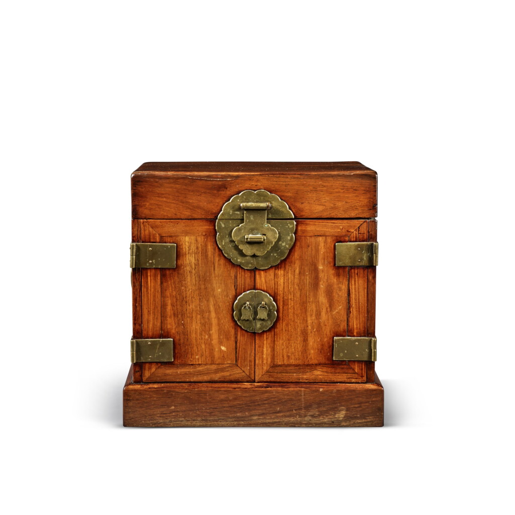 View full screen - View 1 of Lot 114. A large 'huanghuali' table-top cabinet (Guanpixiang), Qing dynasty, 18th / 19th century | 清十八 / 十九世紀 黃花梨大官皮箱.