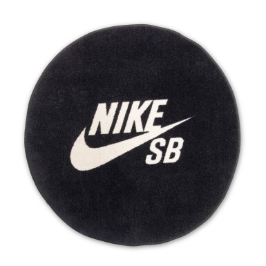 Voir en plein écran - Voir 1 du lot 25. Nike SB Logo Rug.