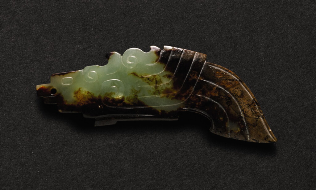 View full screen - View 1 of Lot 226. A SMALL CELADON AND RUSSET JADE 'DRAGON FISH' PENDANT LATE WESTERN ZHOU PERIOD | 西周晚期 褐斑青玉龍魚紋珮.
