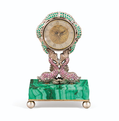 View full screen - View 1 of Lot 63. PETITE PENDULE DE TABLE EN ARGENT, PROBABLEMENT ITALIE, XXÈME SIÈCLE.