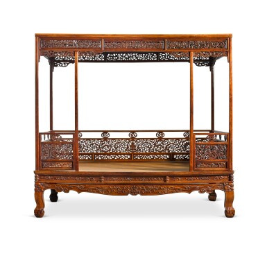 View full screen - View 1 of Lot 40. An exceptional and rare Huanghuali six-post canopy bed (Jiazichuang), Late Ming dynasty | 晚明 黃花梨六柱透雕螭龍瑞獸紋圍子架子床.