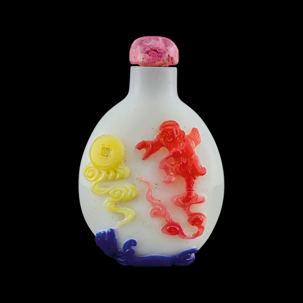 View full screen - View 1 of Lot 1015. A five-colour overlay white glass 'Liu Hai' snuff bottle Qing dynasty, 18th century | 清十八世紀 涅白地套五色劉海戲金蟾圖鼻煙壺.