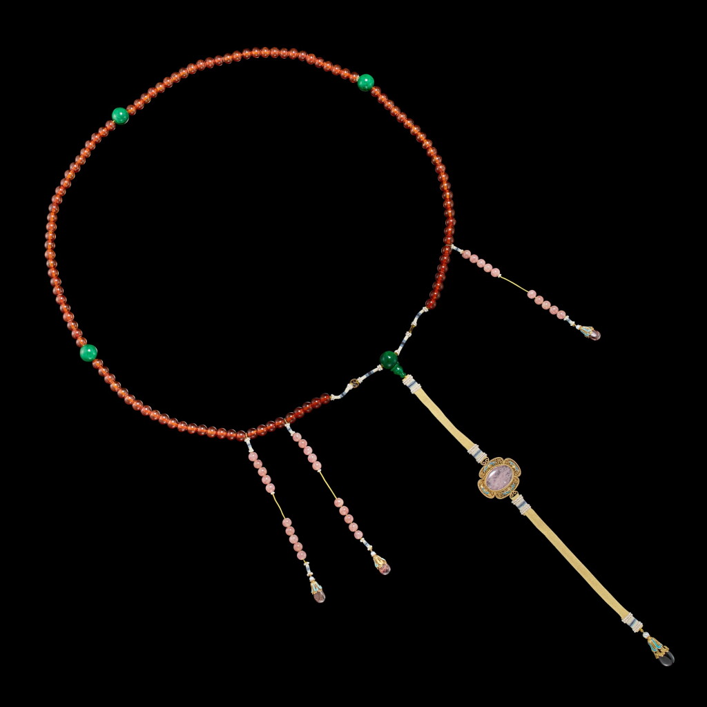 View full screen - View 1 of Lot 449. An amber and jadeite court necklace, chaozhu, Qing dynasty, late 19th century 清十九世紀末 琥珀翡翠朝珠.