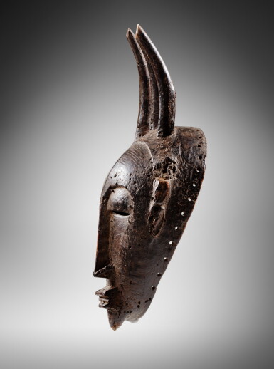 View full screen - View 1 of Lot 17. Masque kpélié, Senoufo, Côte d'Ivoire | Senufo Kpelie Mask, Côte d'Ivoire.