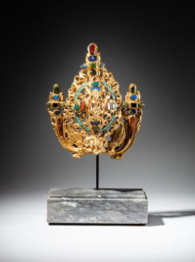 View full screen - View 1 of Lot 100. An embellished gilt-bronze 'Garuda' headcrest, Tibet, 15th century | 十五世紀 藏傳鎏金銅嵌寳迦樓羅頭冠.