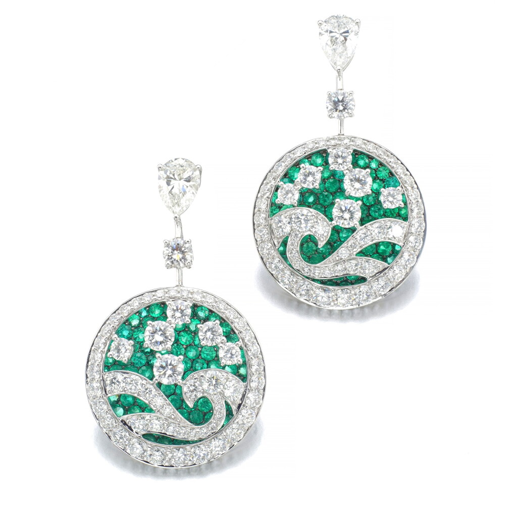 View full screen - View 1 of Lot 17. GRAFF | PAIR OF EMERALD AND DIAMOND PENDENT EARRINGS.