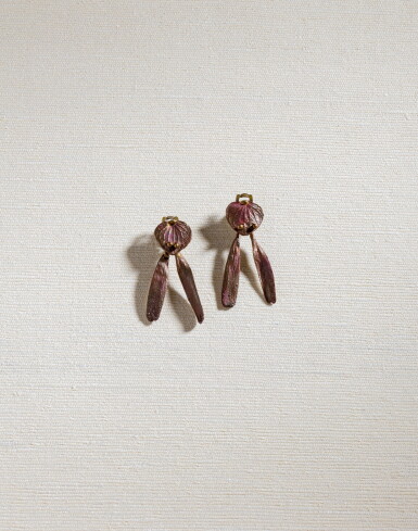 View full screen - View 1 of Lot 185. Paire de boucles d'oreilles Feuille d'Hortensia, pièces uniques.