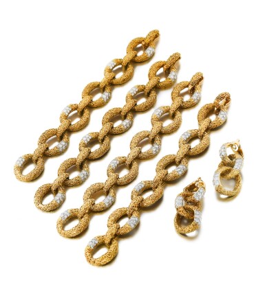 View full screen - View 1 of Lot 760. Van Cleef & Arpels | Demi-parure or et diamants, "Chevalerie" | Gold and diamond demi-parure, 'Chevalerie'.