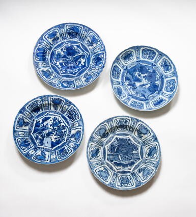 View full screen - View 1 of Lot 105. A group of four blue and white 'Kraak' chargers, Ming dynasty, Wanli period | 明萬曆 克拉克青花花卉紋盤四件.