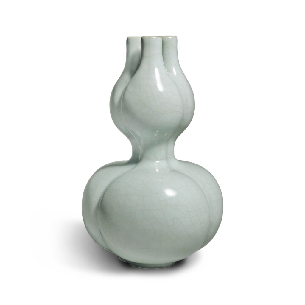 View full screen - View 1 of Lot 141. A fine Ru-type triple-neck double-gourd vase, Seal mark and period of Qianlong | 清乾隆 仿汝釉三連葫蘆瓶 《大清乾隆年製》款.