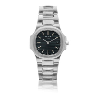 全萤幕检视 - 查看131PATEK PHILIPPE | REF 4700 NAUTILUS, A LADY’S STAINLESS STEEL QUARTZ WRISTWATCH WITH DATE AND BRACELET CIRCA 1980的1