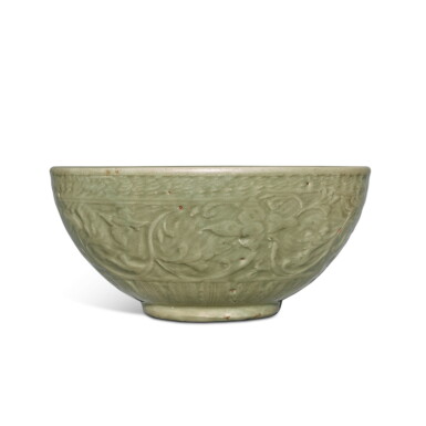View full screen - View 1 of Lot 168. A large ‘Longquan’ celadon-glazed 'lotus' bowl, Early Ming dynasty | 明初 龍泉窰青釉纏枝蓮紋大盌.