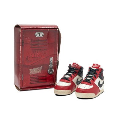 View full screen - View 1 of Lot 11. Nike Baby Jordan 1 'Chicago' 1985 | Size 5c.