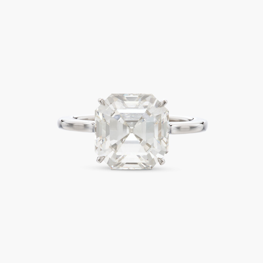 View full screen - View 1 of Lot 467. Diamond Ring .
