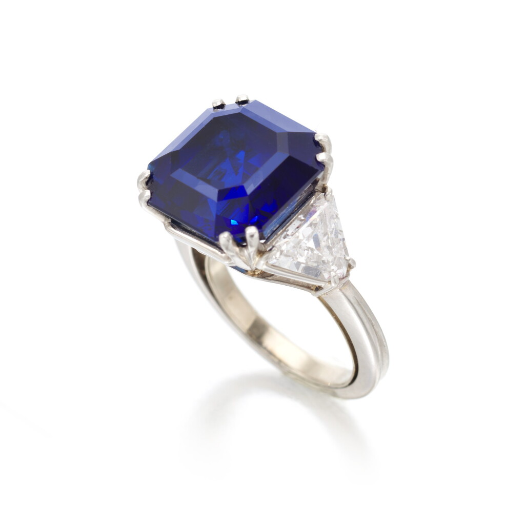 View full screen - View 1 of Lot 291. Sapphire and diamond ring (Anello con zaffiro e diamanti).