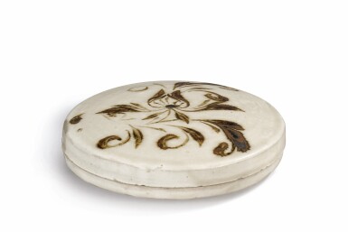 View full screen - View 1 of Lot 535. A russet-painted 'Cizhou' 'lotus' circular box and cover, Northern Song / Jin dynasty.