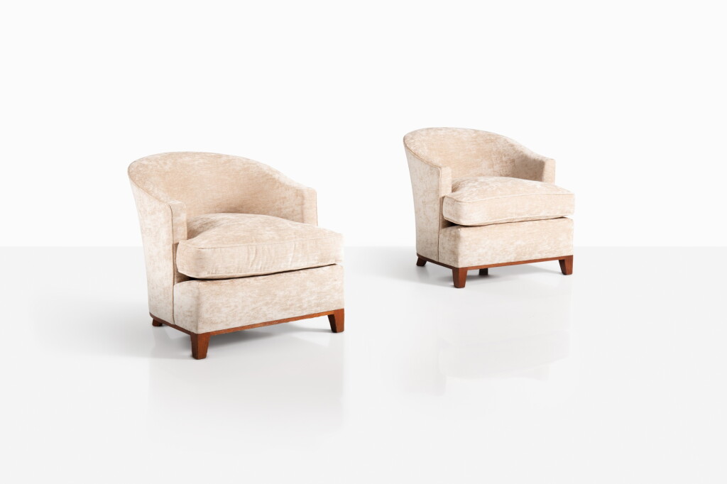 View full screen - View 1 of Lot 54. Paire de fauteuils.