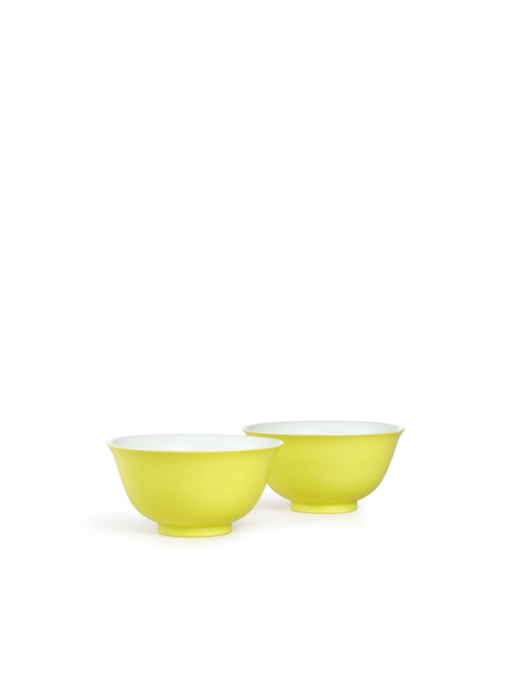 View full screen - View 1 of Lot 1034. A fine pair of lemon-yellow enamelled bowls, Marks and period of Yongzheng | 清雍正 檸檬黃釉盌一對 《大清雍正年製》款.