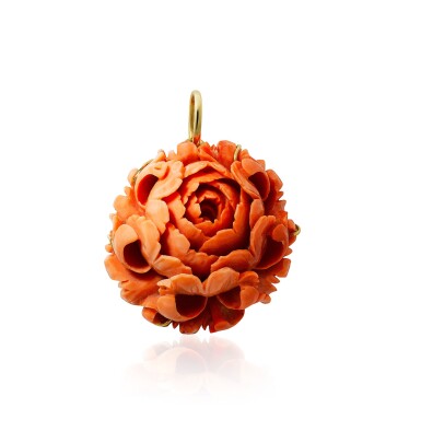 View full screen - View 1 of Lot 84. Pendentif corail | Coral pendant.