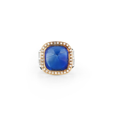 View full screen - View 1 of Lot 88. BAGUE SAPHIR DU CACHEMIRE ET DIAMANTS | KASHMIR SAPPHIRE AND DIAMOND RING.