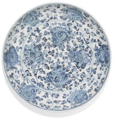 View full screen - View 1 of Lot 101. A BLUE AND WHITE 'SWATOW' DISH, MING DYNASTY, 17TH CENTURY.