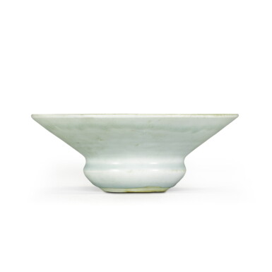 View full screen - View 1 of Lot 65. A rare Qingbai spittoon (Zhadou), Southern Song / Yuan dynasty | 南宋 / 元 青白釉渣斗.