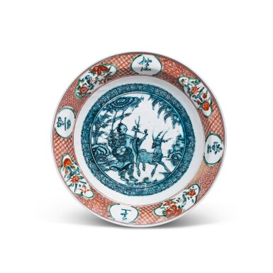 View full screen - View 1 of Lot 319. A large polychrome Zhangzhou 'Magu' dish, Ming dynasty, 16th/17th century | 明十六/十七世紀 漳州繪彩麻姑獻壽圖盤.