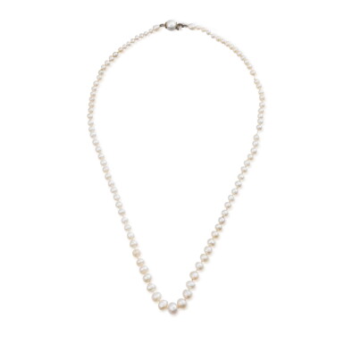 View full screen - View 1 of Lot 28. Collier de perles fines | Natural pearl necklace.