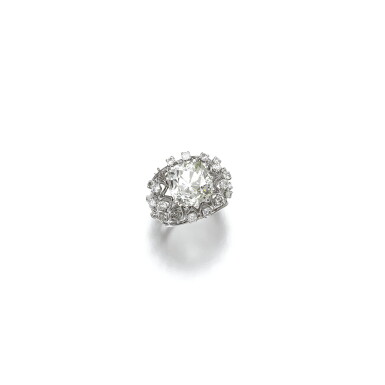 View full screen - View 1 of Lot 49. DIAMOND RING.