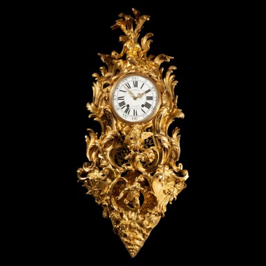 View full screen - View 1 of Lot 34. An important gilt bronze bracket clock, Louis XV, circa 1755 | Important cartel et sa console d'applique en bronze doré d'époque Louis XV, vers 1755.