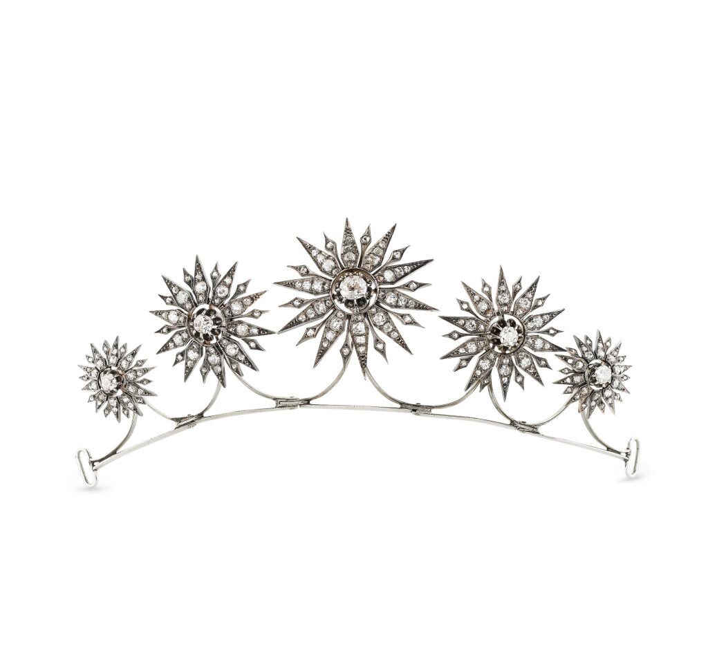 View full screen - View 1 of Lot 6. DIADEME TRANSFORMABLE DIAMANTS | DIAMOND CONVERTIBLE TIARA .