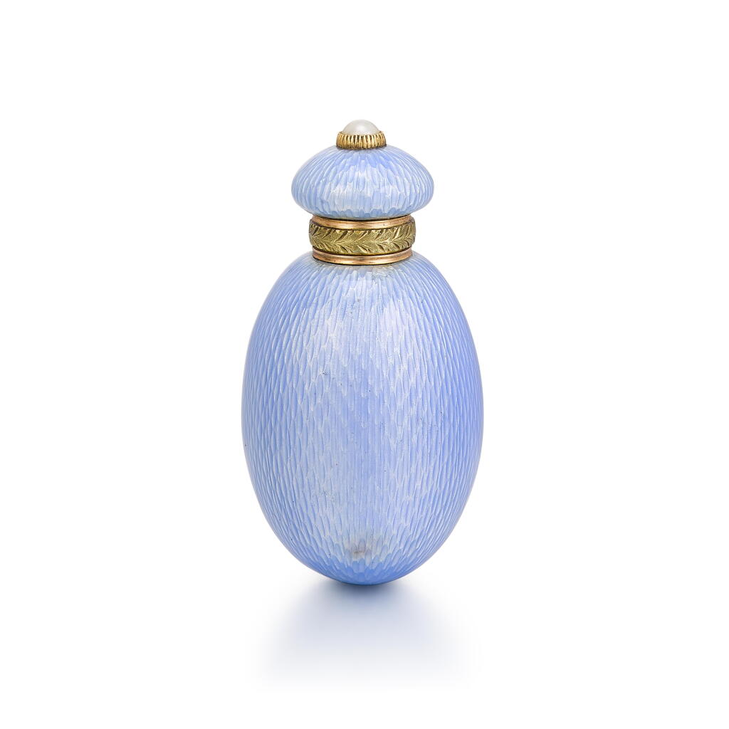 View full screen - View 1 of Lot 1027. A Fabergé two-colour gold-mounted guilloché enamel scent bottle, workmaster Mikhail Perkhin, St Petersburg, 1899-1903.