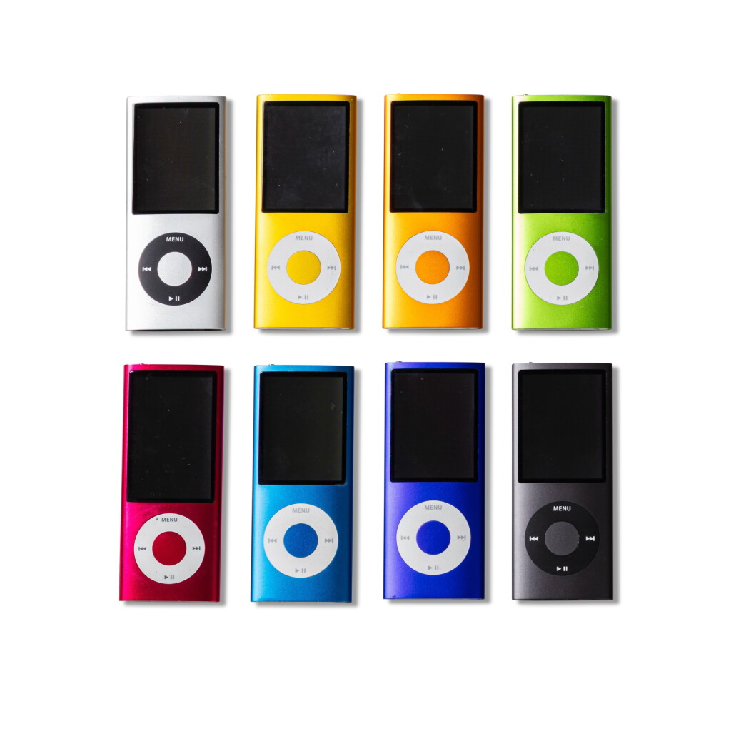View full screen - View 1 of Lot 18. A set of eight Apple iPod Nano, 4th generation, 8 and 16 Go.