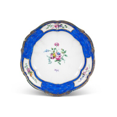 View full screen - View 1 of Lot 132. A Vincennes porcelain "bleu lapis" plate (assiette à gauderon), 1751-1752 | Assiette en porcelaine "bleu lapis" de Vincennes (assiette à gauderon), 1751-1752.
