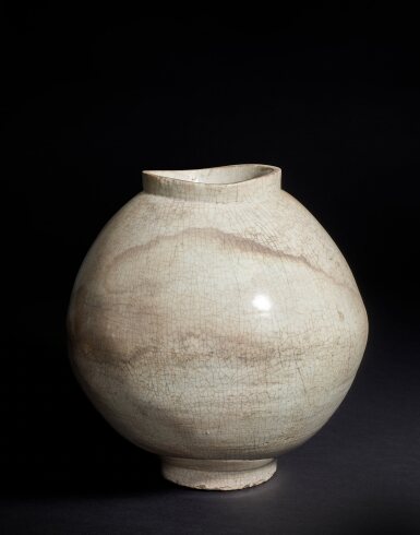 View full screen - View 1 of Lot 11. A white-glazed moon jar, Joseon period, 18th century | 朝鮮王朝 十八世紀 白瓷月亮罐.