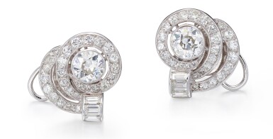 View full screen - View 1 of Lot 1001. PAIR OF DIAMOND EARRINGS | 鑽石耳環一對.