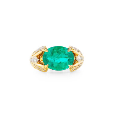View full screen - View 1 of Lot 148. BAGUE ÉMERAUDE ET DIAMANTS | EMERALD AND DIAMOND RING.