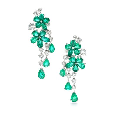 View full screen - View 1 of Lot 47. GRAFF | PAIR OF EMERALD AND DIAMOND PENDENT EARRINGS.
