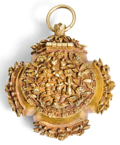 View full screen - View 1 of Lot 48. A GOLD PENDANT BETEL NUT BOX, PROBABLY CANTON, MID 19TH CENTURY.