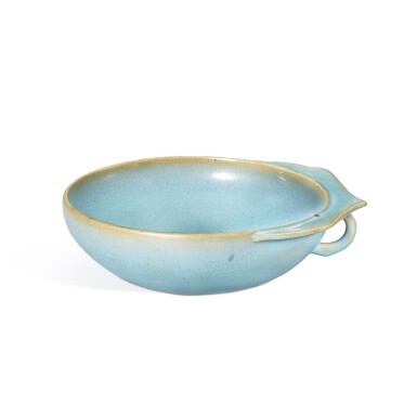 View full screen - View 1 of Lot 3666. A Junyao blue-glazed handled washer, Song dynasty | 宋 鈞窰天藍釉板沿洗.