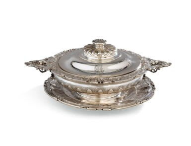 View full screen - View 1 of Lot 75. A SET COMPRISING A SILVER COVERED ECUELLE WITH STAND AND A PAIR OF SILVER SAUCE-BOATS AND LINERS, ERNEST CARDEILHAC, PARIS, CIRCA 1890 | ENSEMBLE COMPRENANT UNE ÉCUELLE COUVERTE ET SON PRÉSENTOIR ET UNE PAIRE DE SAUCIÈRES, AVEC LEURS DOUBLURES, EN ARGENT PAR CARDEILHAC, PARIS, VERS 1890.