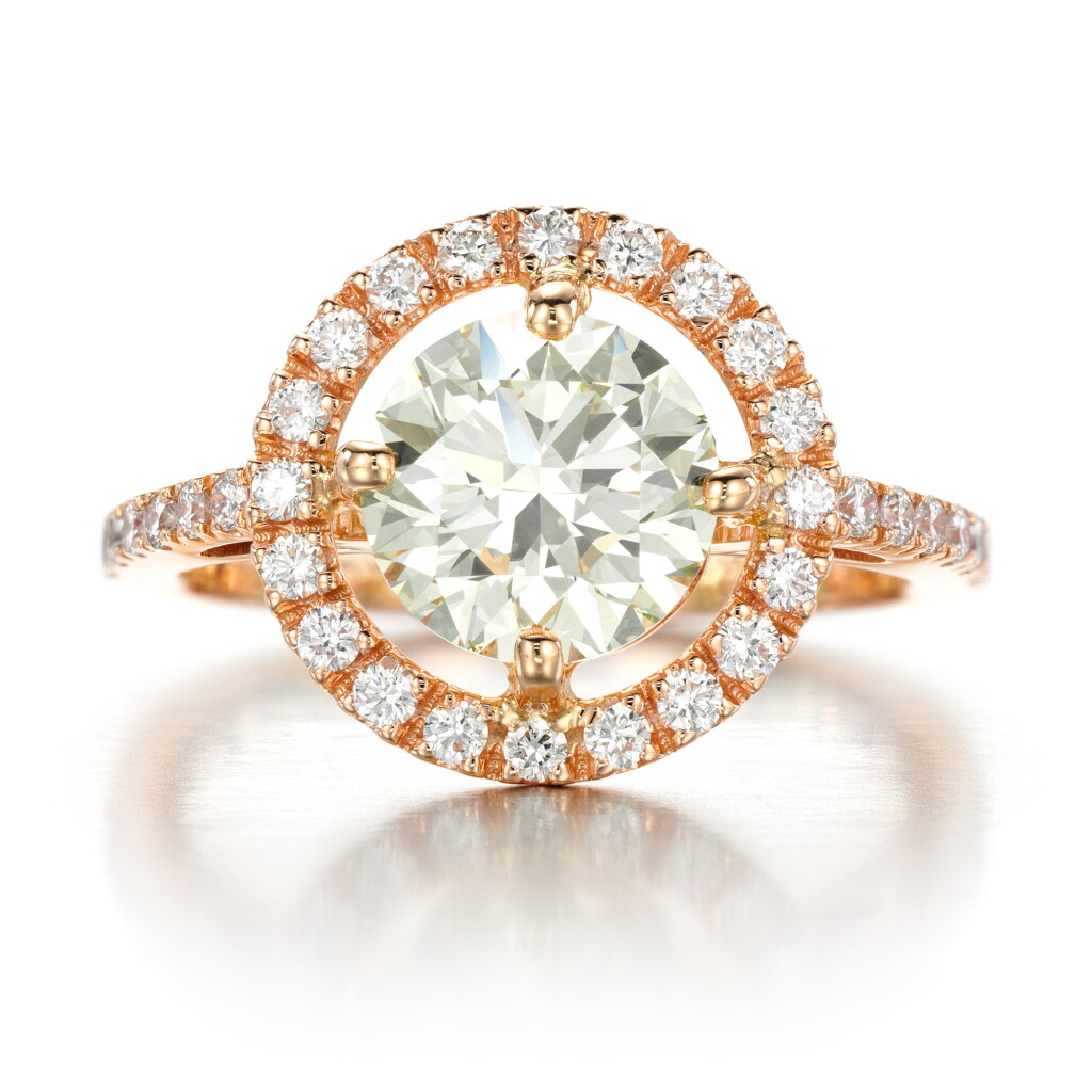 View full screen - View 1 of Lot 53. Diamond ring.