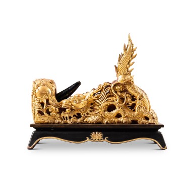 View full screen - View 1 of Lot 8. A gilt-lacquered wood dragon stand, China for the Vietnamese court or Vietnam, 19th - 20th century | 中國外銷安南或安南 十九至二十世紀 漆金木雕龍底座 .