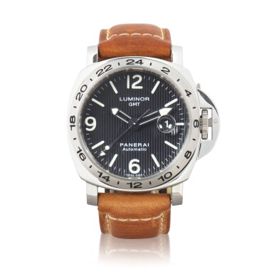 View full screen - View 1 of Lot 1063. Luminor GMT, Ref. PAM 00029 Montre bracelet en acier avec double fuseau horaire et date | Stainless steel double time zone wristwatch with date Vers 1998 | Circa 1998 .