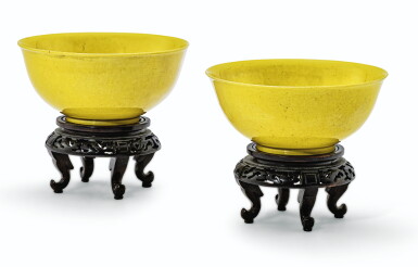 View full screen - View 1 of Lot 76. DEUX BOLS EN PORCELAINE MONOCHROME JAUNE MARQUES EN CACHET ET ÉPOQUE DAOGUANG | 清道光 黃釉盌兩件 《大清道光年製》款 | Two yellow-glazed bowls, seal marks and period of Daoguang.
