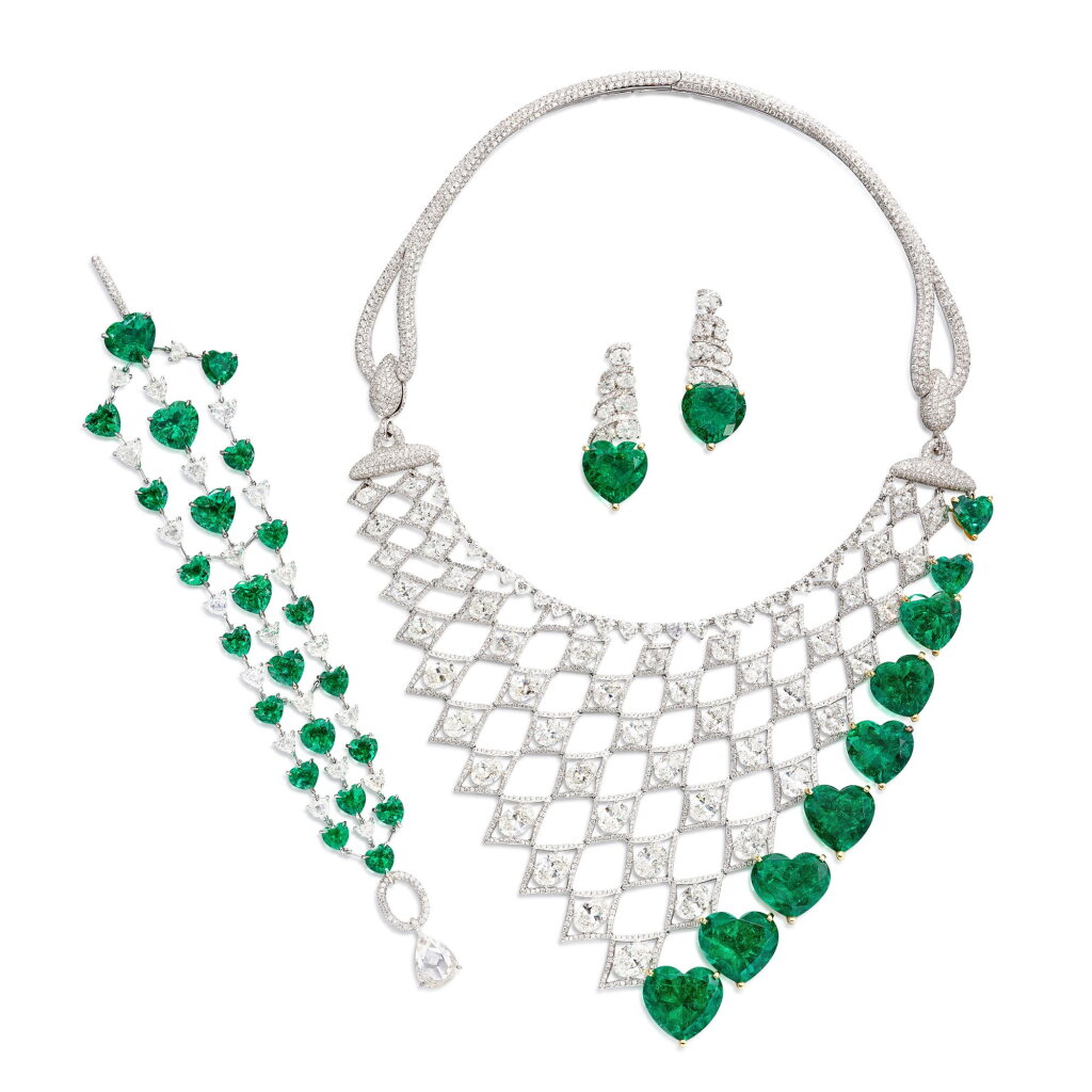 View full screen - View 1 of Lot 295. Emerald and Diamond Parure | 蕭邦 | 「哥倫比亞」祖母綠 配 鑽石 項鏈, 耳墜 及 手鏈 套裝(祖母綠共重約162.94克拉).